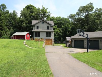 28 Deep Hollow Road