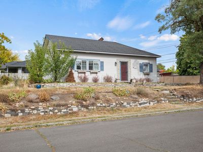 1618 W Lacrosse Ave