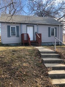 Property at 117 S Fairview Ave, Liberty, MO