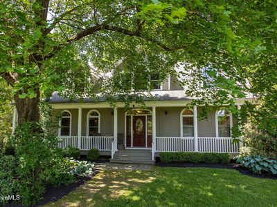 3 Cornwall Dr