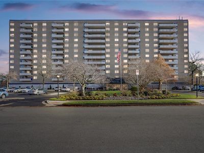 7320 Glenroie Ave APT 3E