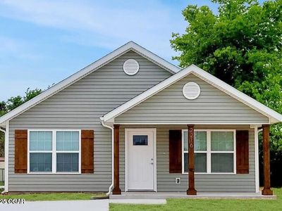 2216 & 1/2 S Connor Ave