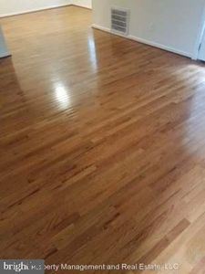 7516 Hawthorne St APT 4