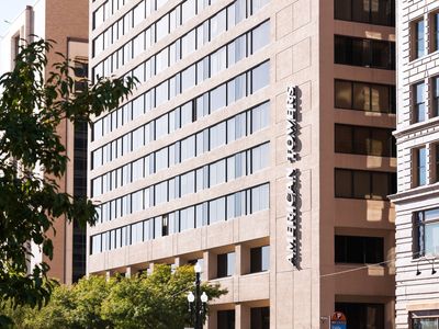44 W Broadway S #906