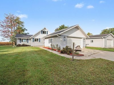2800 E Booth Rd