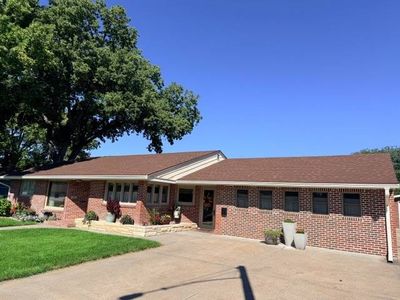 705 Elmwood Dr