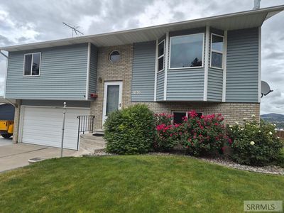 1036 Camas Ln