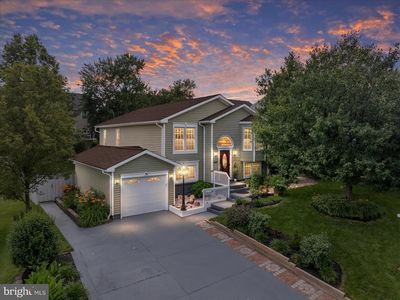 8197 Lincoln Dr