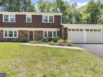 9005 Eastbourne Ln