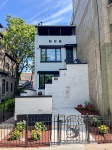 552 W Arlington Pl