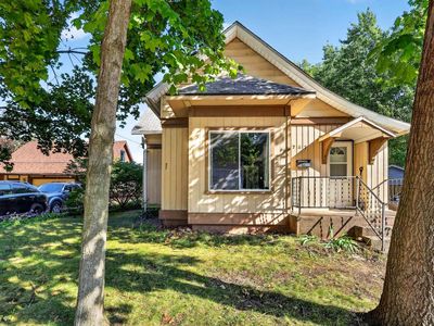 737 W Grand Ave