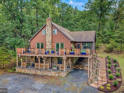 18 Donegal Ln