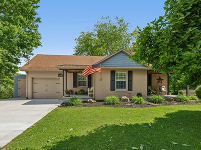 405 Vineyard Dr