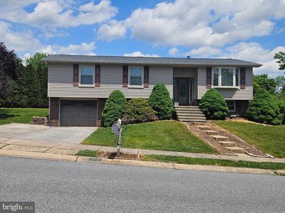 208 Willow Dr