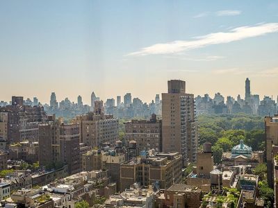 111 W 67th St APT 25J