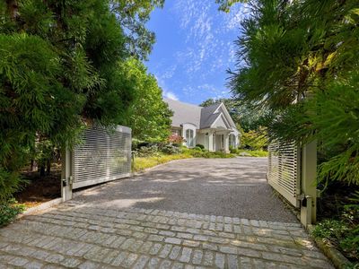 1 Tall Tree Ct