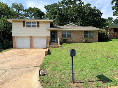 Property at 1347 Crestview Dr, Denison, TX
