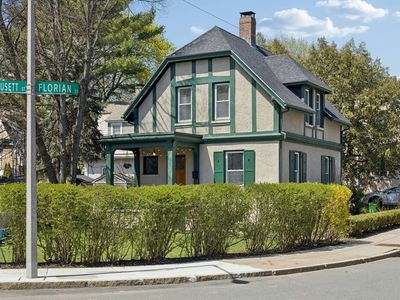 90 Florian St