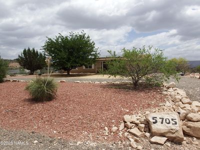 5705 N Robin Lynn Ln