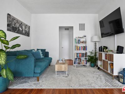 2621 Centinela Ave APT 16