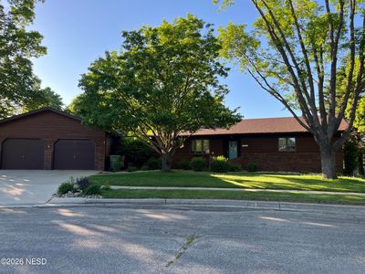1619 Hillcrest Dr