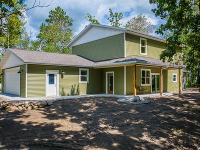 3928 N Country Cir NE