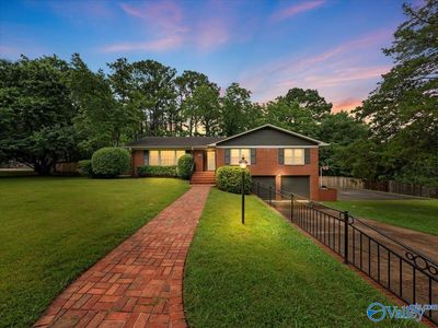 405 Meadow View Dr SE