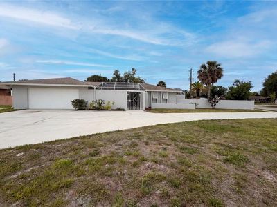 1301 Lucaya Ave