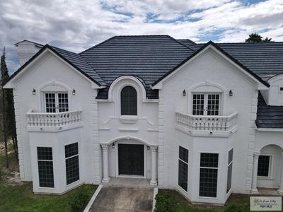 1009 Hacienda Del Sol