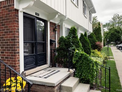 1863 Newporte Ct
