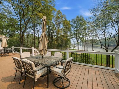 123 Lullwater Ln