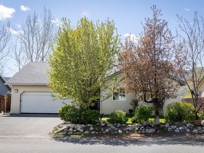 3351 Glenbrook Dr
