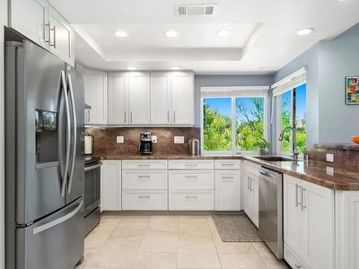 688 N Vallarta Cir