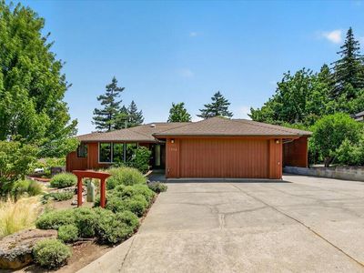 1056 Beswick Way