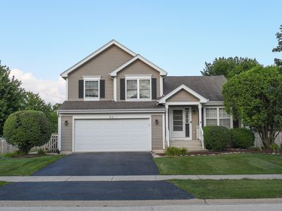 910 Carlyle Dr