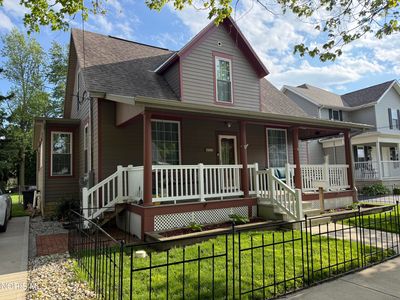 517 Center St