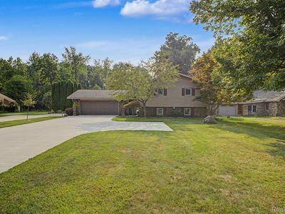 Property at 21055 Parke Ln, Grosse Ile, MI