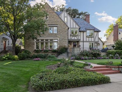2116 W Lake Of The Isles Pkwy