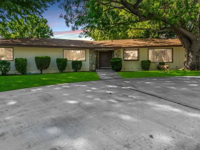 2802 Sierra Vista Way