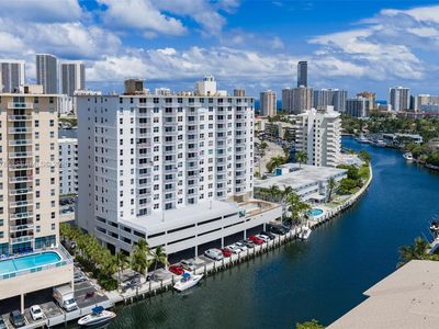 427 Golden Isles Dr APT 9G