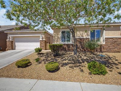 8221 Redbud Vine St