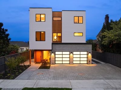 3854 Cascadia Avenue S