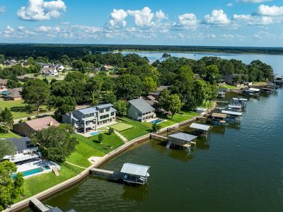 123 Shoreline Dr