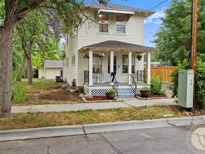 1115 1st St W