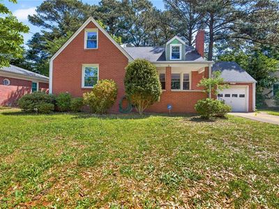 8814 Commodore Dr