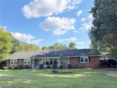 2 Lakewood Cir