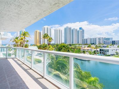 16500 Collins Ave APT 554
