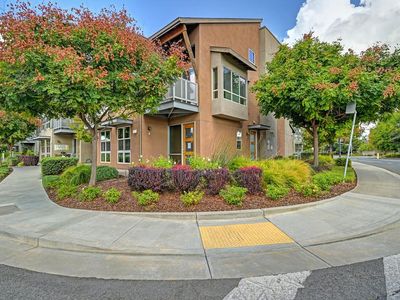2779 Del Rio Pl