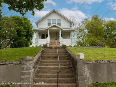 929 Dakin St