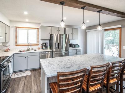 1083 Whitney Dr